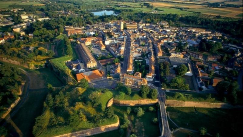 Le Gite Des Geants Le Quesnoy  外观 照片